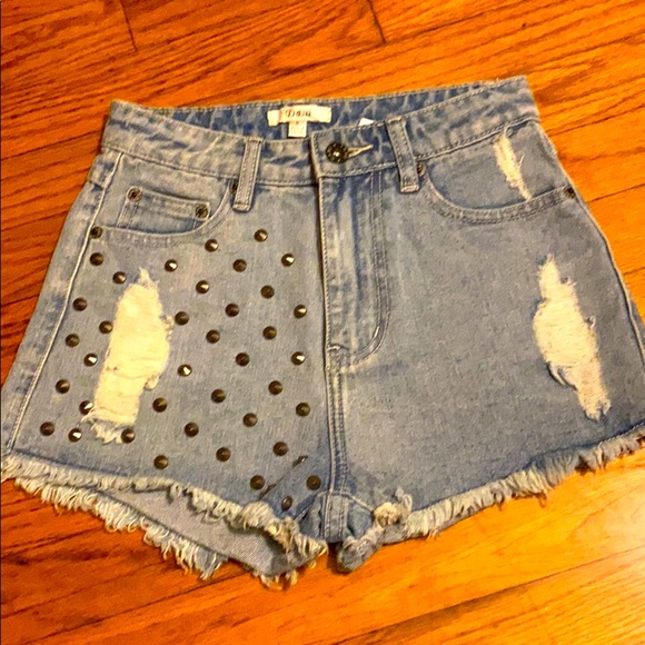 Pants - Light washed Jean shorts